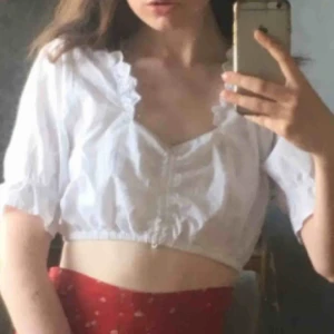  - Vit milkmaid tröja Perfekt till sommaren, studenten ALLT!  Frakt står köparen för! ⭐️