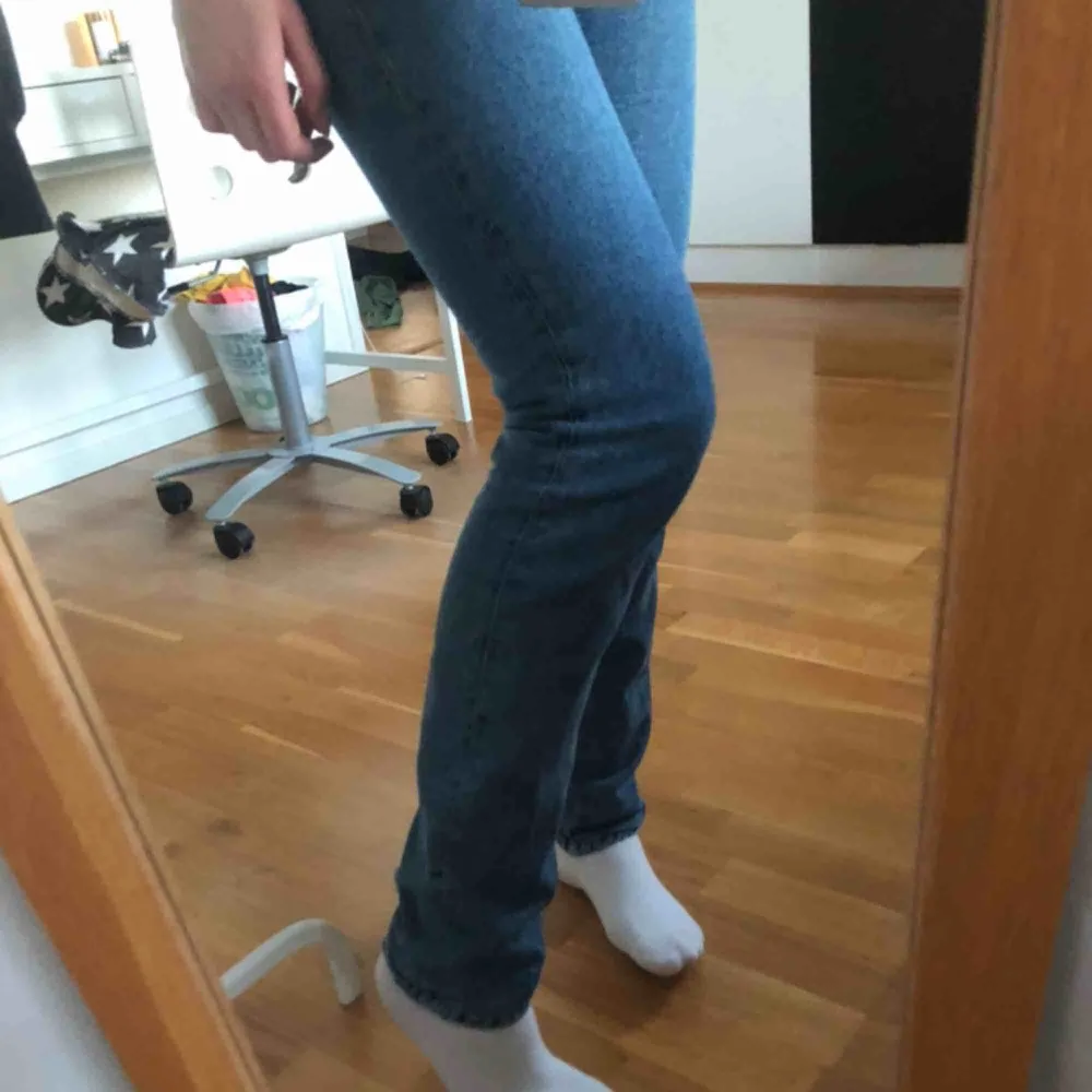 Jeans från Bikbok 💙. Jeans & Byxor.