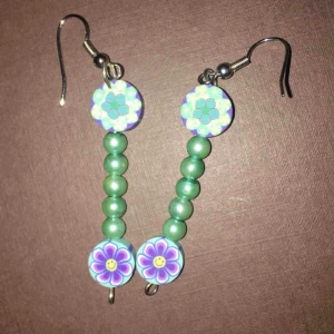  - Säljer örhängen för flickor 5:-