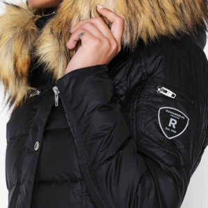 Rockandblue Jacka - En Beam Mid Rockandblue jacka som knappt använts i 3 månader. Säljer pga att jag ej använder den tillräckligt. Nästan helt ny. Köpt för 2 500 kr säljer för 1500