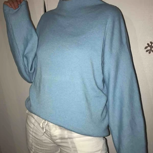  - Blå oanvänd tröja från H&m, strl S. Frakt tillkommer