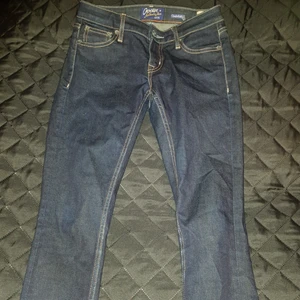  - Super snygga crocker jeans storlek 25/30. Endast prövade nypris 699kr säljes för 500kr plus frakt