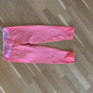  - Helt oanvända croppade gymshark tights 