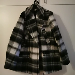 Rutig jacka  - Rutig jacka, använd en gång. 