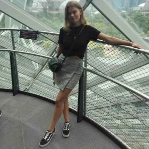  - Supersnygg kjol från h&m, sparsamt använd. Frakt på 40 kr tillkommer ✨