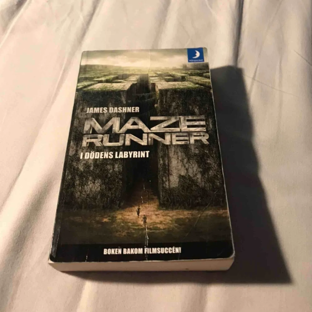 Paper towns cd.  Girl online - Zoe Sugg bok Maze Runner - James Dashner Du kan köpa alla eller välja vad du vill ha.  Frakt eller mötas upp! 50kr för alla tre annars 20kr var och frakt. Övrigt.