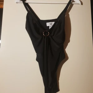  - Rebecca Stella body. Aldrig använd. Köpare står för frakt 