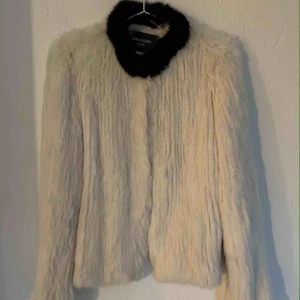  - Äkta päls!  Zadig et Voltaire deluxe collection.  Använd fåtal gånger, som ny! 