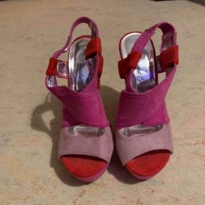  - Rosa mocka klackar, endast prövade, strl 37.  50kr + frakt! 