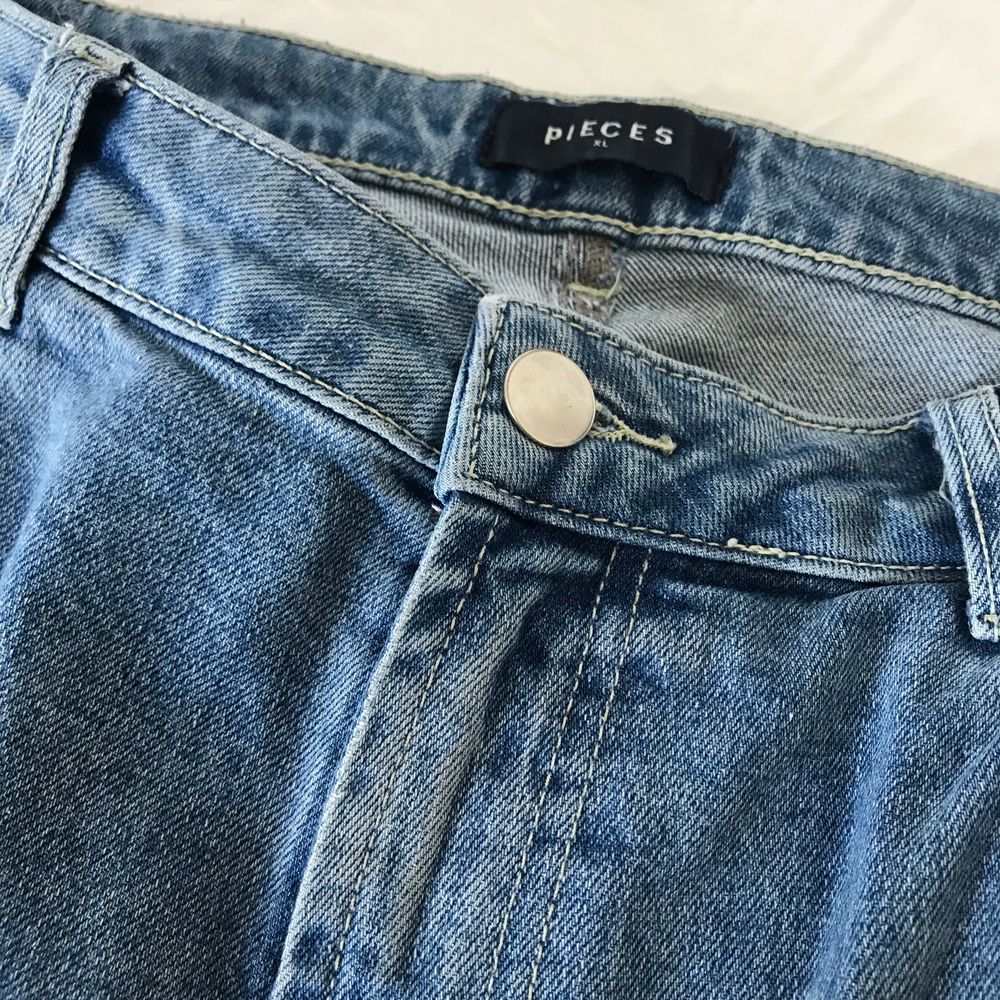 jeans från Pieces XL  Plick Second Hand