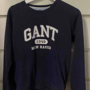 Jag säljer en tröja från Gant. Tröjan är knappt använd. Kan självklart gå ner i pris.