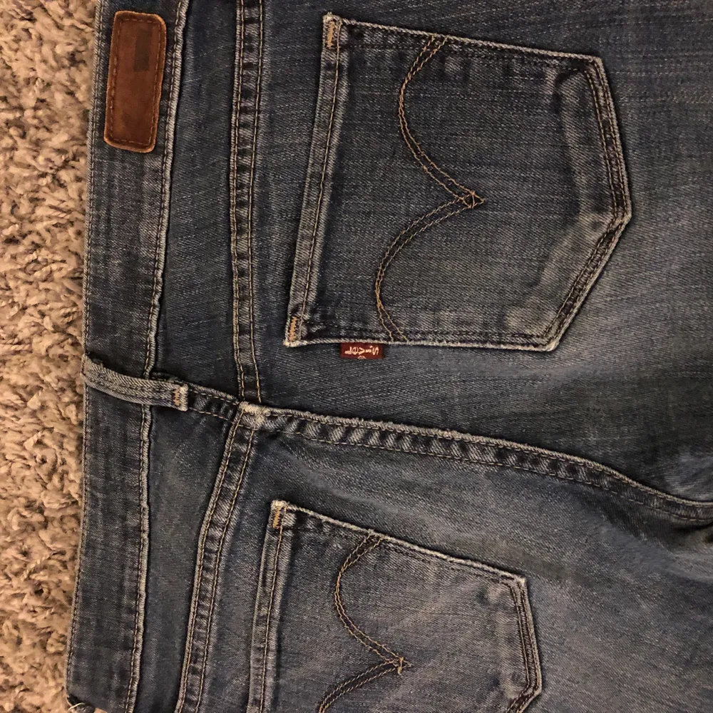 Levi’s bootcut jeans💙 köparen står för frakt. Jeans & Byxor.
