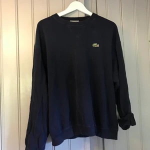 Oversized sweatshirt från Lacoste - Mörkblå oversized sweatshirt från Lacoste