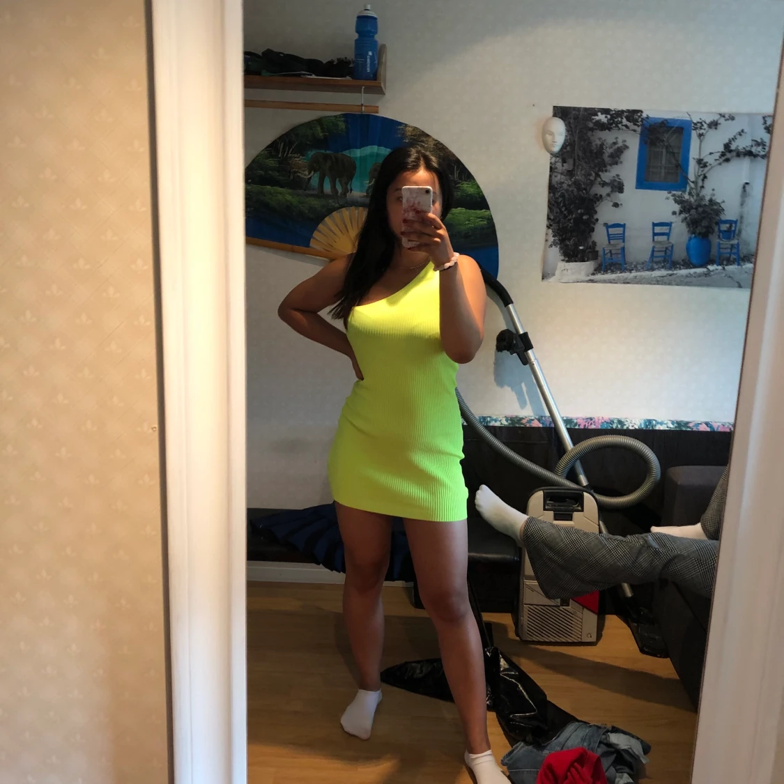 neongul one shoulder klänning - 90