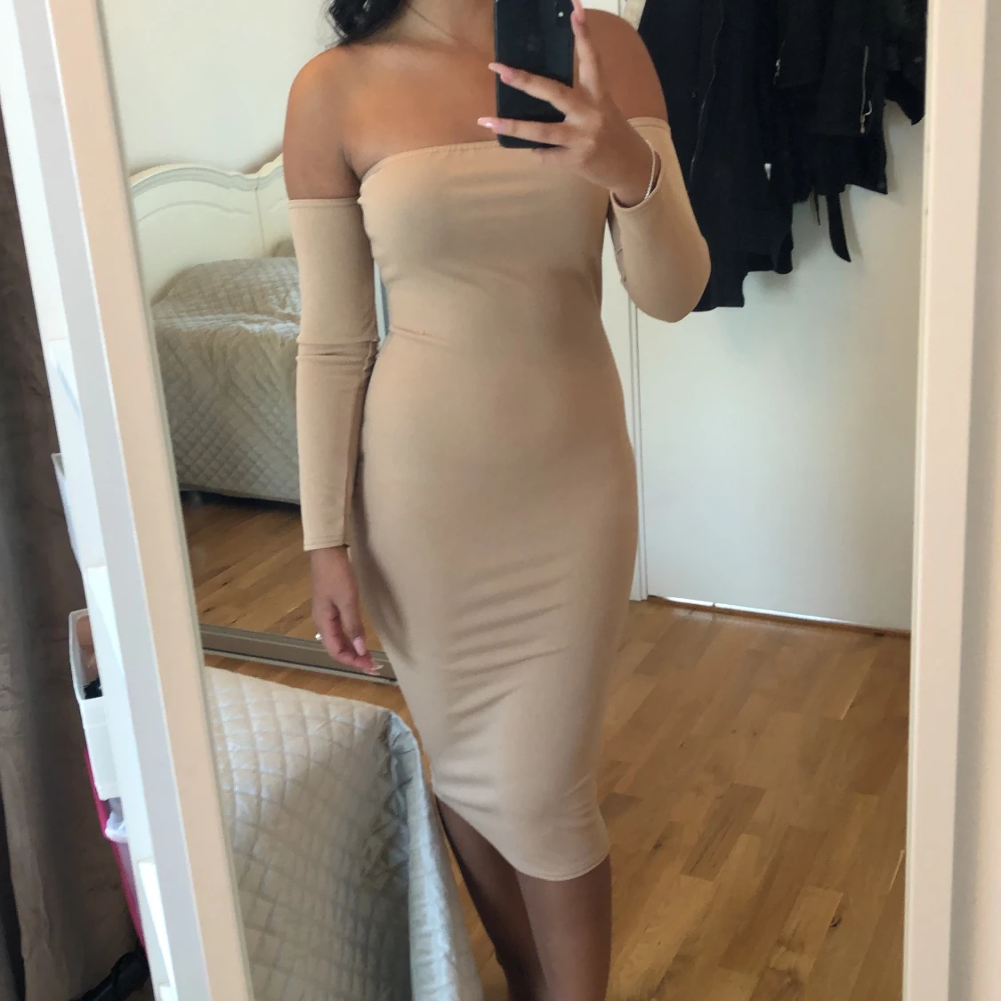 Beige klänning från boohoo