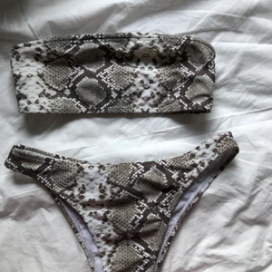 Snake bikini - Snakemönstrad bikini från nakd. 70kr+frakt💛