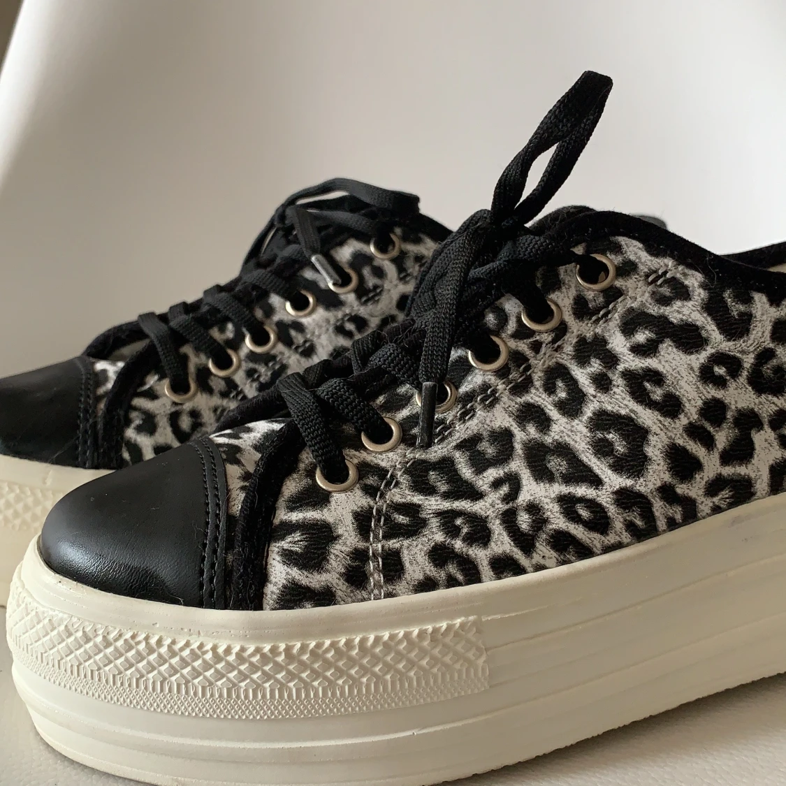 Sjukt fina leopard sneakers!