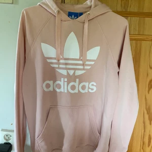 Adidas tröja xs - Ljusrosa adidas tröja storlek xs, fint skick! 😁
