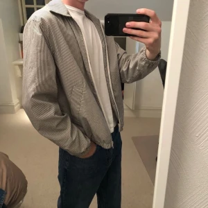 Weekday jacka, tunn - Väldigt cool jacka, KNAPPT använd sitter snyggt