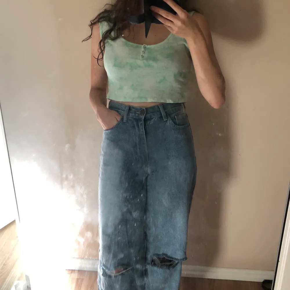 Ascool tie dye topp i finaste gröna färgen✨✨😍 Frakt tillkommer. . Yläosat.
