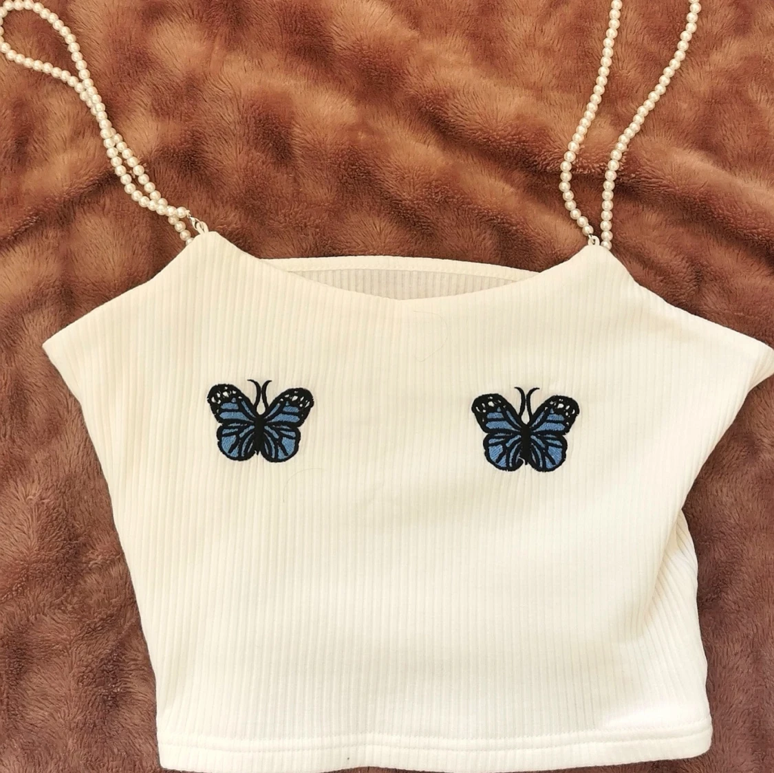 Crop top med fjärilar