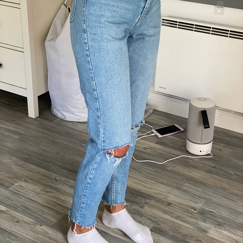 jeans från junkyard aldrig använda endast testade, storlek 24 som en xxs/xs | jag är 165 och dom passar bra i längden på mig | 100kr +frakt . Jeans & Byxor.