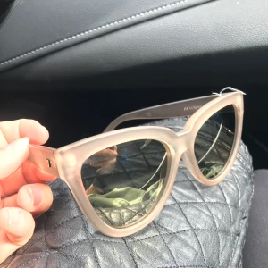 Solbrillor Liar Liar Ljusa - snygga solbrillor i fin ljus färg. Inköpt för 620kr i USA. Le specs 