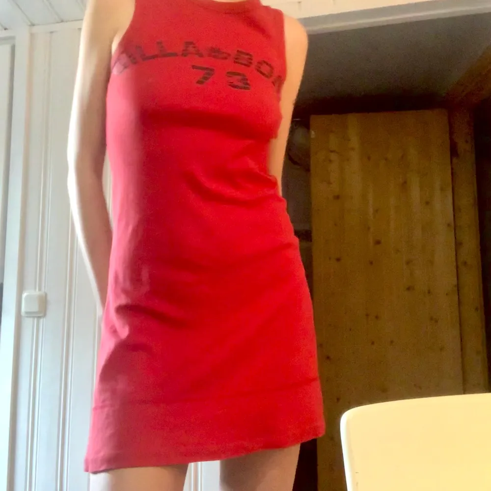 Så söt klänning köpt här på Plick som tyvärr inte kommit till användning, strl M men sitter bra på mig som har S. Frakt tillkommer eller möts upp i Linköping!💓. Klänningar.