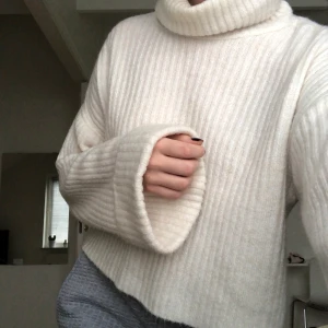 Stickad tröja - Söt stickad tröja med vida armar🤍