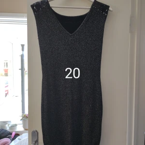 Oanvänd klänning  - Oanvänd glittring klänning 