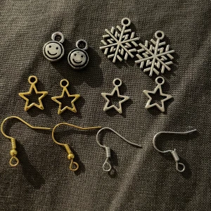 Material  - Säljer allt detta material, för endast 35kr.       Man kan göra guldiga örhängen och silvriga. 