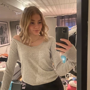 Tröja - En fin tröja från lager 157 i storlek S. Skulle säga att den är lite stor i storleken men väldigt fin. 