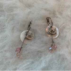 Örhänge  - bra skick, Finns i alvik Stockholm Kan även skicka via post