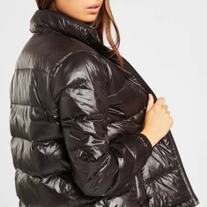 Levis jacka strl S - Jättefin knappt använd jacka från Levis strl S. Får inte användning av jackan därför säljer jag den. (Nypris 1300) BUDA från 300kr