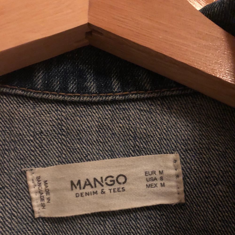 Mörkblå Jeansjacka från mango!. Jackor.