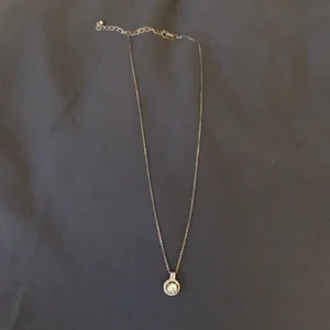 Rosé halsband  - Superfint halsband:) Kan mötas upp men skickar helst via posten. 