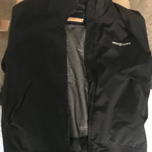 Henri Loyd Jacka - Som titeln säger en Henry loyd jacka, använd fåtal gånger! Nypris 2000kr
