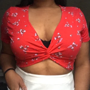 Croptop L - En fin croptop i L, oanvänd!! 