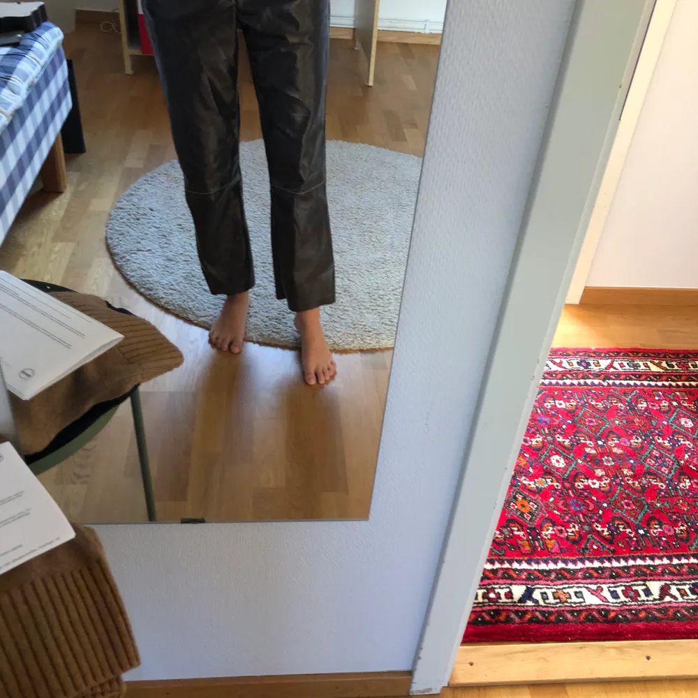 BrunRöda byxor från Carin Wester! Så fina och använda endast en gång då de är för stora för mig. Jeans & Byxor.