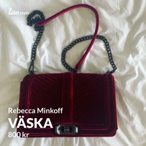 Rebecca Minkoff väska - Bra men använt skick! I röd sammet🥰