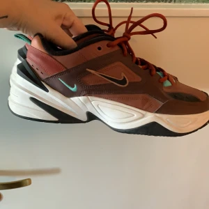 Trendiga Nike i storlek 40.  - Mycket gott skick!