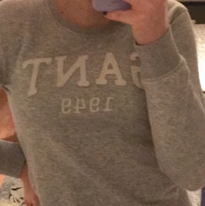 Gant sweatshirt strl 170 - Säljer en klassisk gant sweatshirt som tyvärr är för liten. Märket är lite noppigt men det går lätt att fixa. Möts upp vid köp💕
