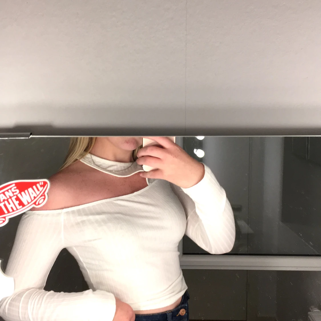 Svart och vit tröja tröja med slits i armen. - 91