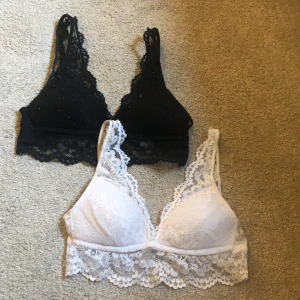 Spets bh - Vit och svart spets bh ifrån Gina, den vita är i princip aldrig använd men den svarta är använd en den 