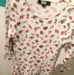  - Peplum topp från bikbok storlek S, använd fåtal gånger :)
