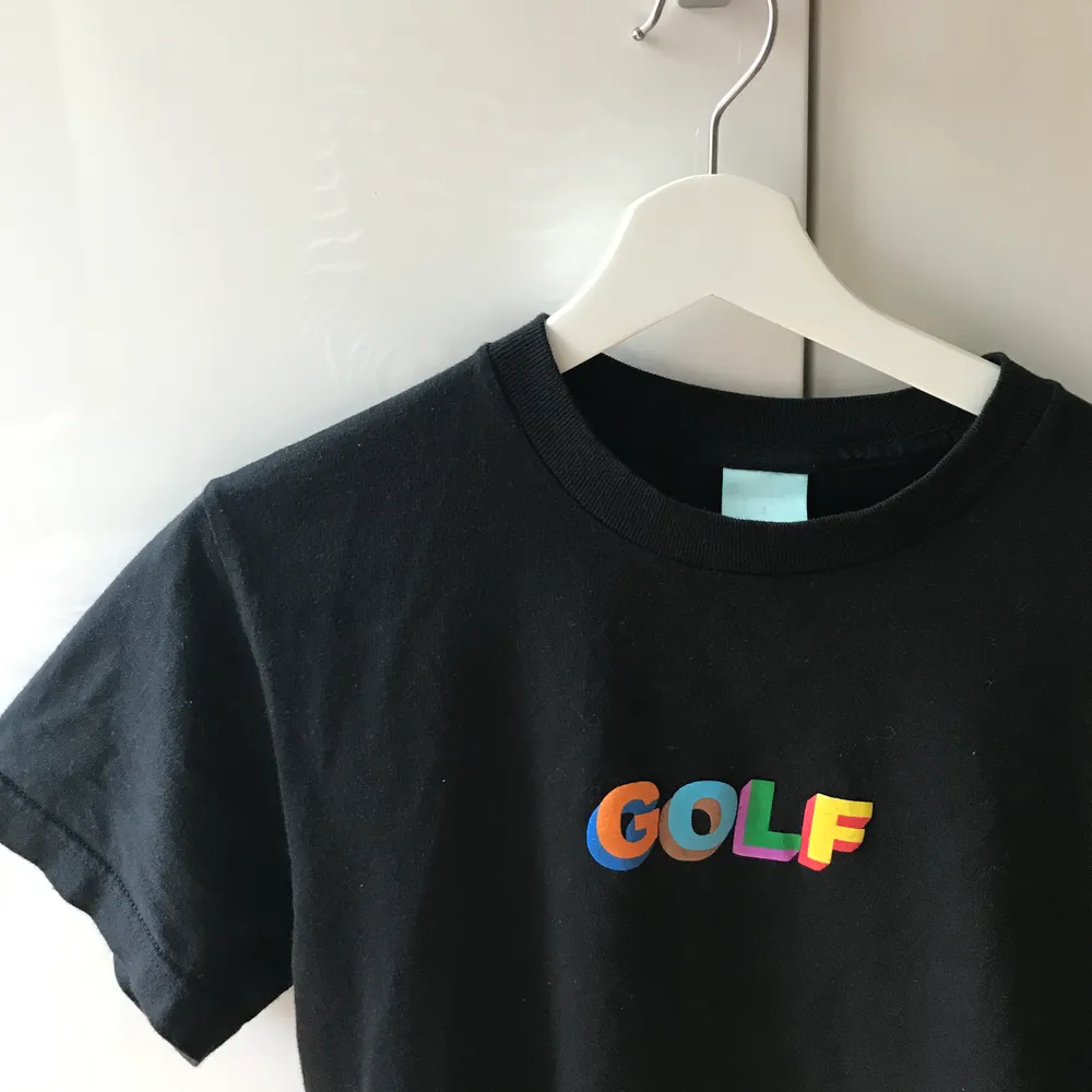 basic golf wang t-shirt köpt för ett tag sen men knappt använd💕 köpt för över 500kr med frakt och tull osv. !!!!Personen som vann budgivningen svarar inte så skriv till mig om du vill köpa!!!!. T-shirts.