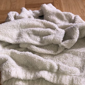 Skön tröja från Gina tricot - Så skön men används inte köptes för 350 använd 3 gånger Max och säljs för 50kr+frakt