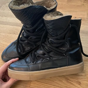 Vinterskor - Perfekta vinterskorna som även är så fina! Säljer pga har andra vinterskor och har inte använt dom! Vet tycärr inte märke