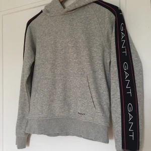 Äkta GANT - En äkta gant i storlek 152 använd men är i ett bra skick. Vid intresse går det bra att chatta + 88kr frakt 