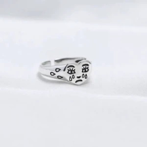 Ringar - Säljer dessa två snygga ringar pga att de inte kommer till användning☺️ Båda är i Sterling silver och rostfria💓 Pris kan diskuteras. Lägg ett bud i kommentarerna om ni är intresserade😊 Ledande bud, 185kr